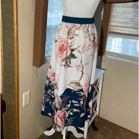 SHEIN 1x floral print belted skirt - Picture 3 of 5